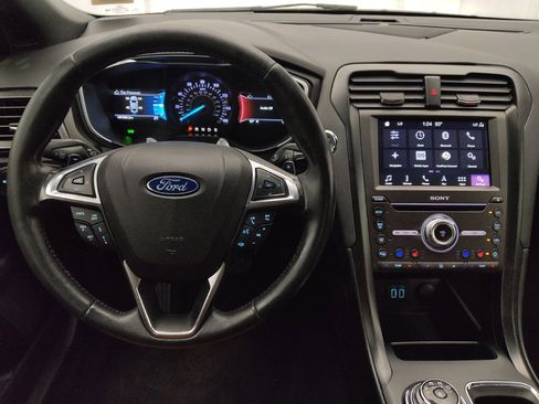 Used 2019 Ford Fusion Titanium FWD image 22
