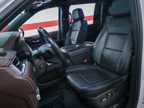 Used 2022 GMC Yukon XL Denali RWD image 11