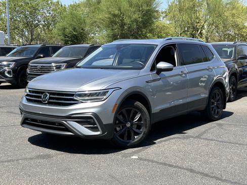Used 2024 Volkswagen Tiguan SE FWD image 31