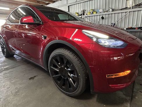 Used 2024 Tesla Model Y Long Range RWD image 1