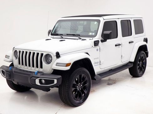 Used 2023 Jeep Wrangler Unlimited Sahara image 2