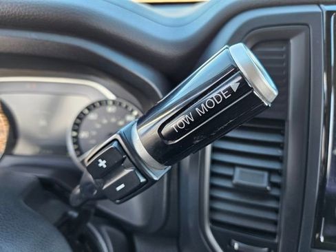 Used 2023 Nissan Titan SV image 24