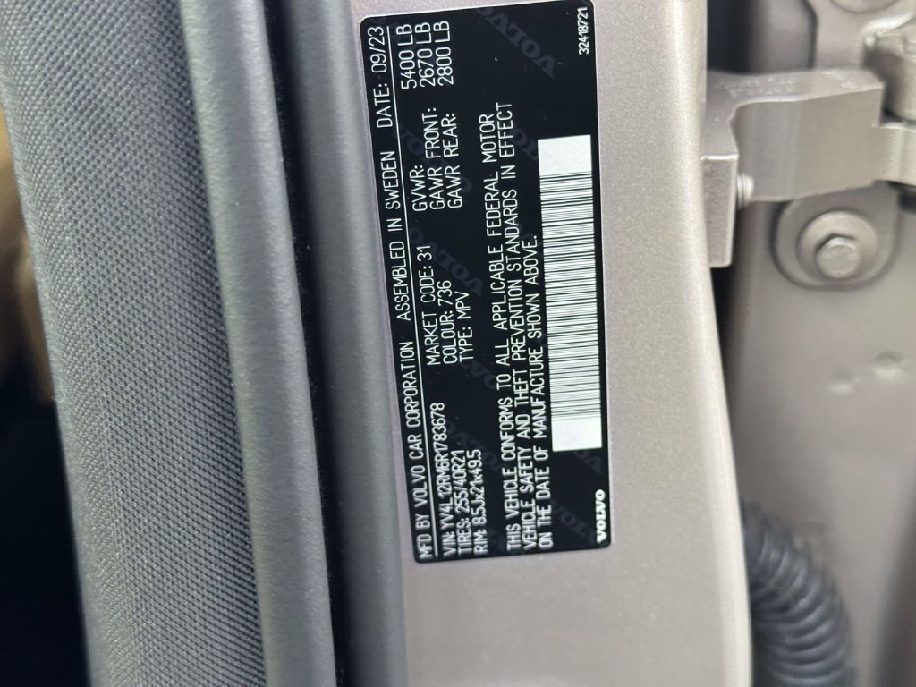Certified 2024 Volvo XC60 B5 Ultimate AWD/4WD image 31