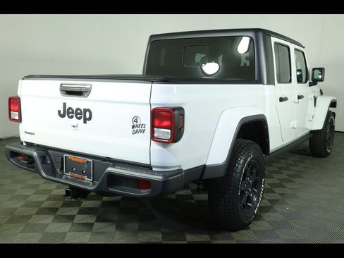 Used 2023 Jeep Gladiator Sport AWD/4WD image 16