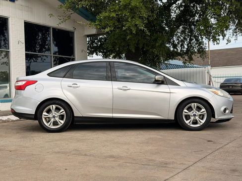 Used 2014 Ford Focus SE image 2