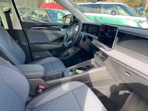 New 2026 Volkswagen Tiguan SE image 12