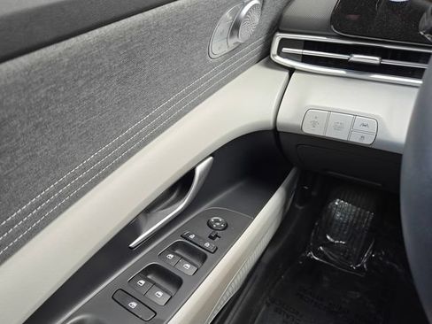 Used 2023 Hyundai Elantra Limited FWD image 19