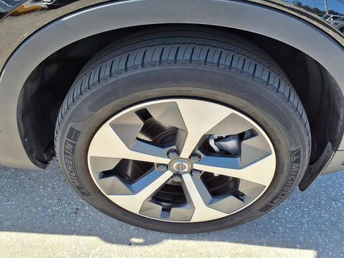 Certified 2024 Volvo XC40 B5 Plus image 9