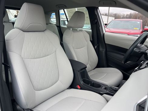 Used 2023 Toyota Corolla Cross L image 25