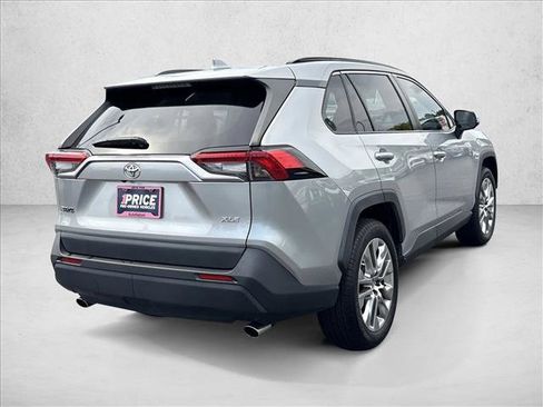 Used 2020 Toyota RAV4 XLE Premium FWD image 5