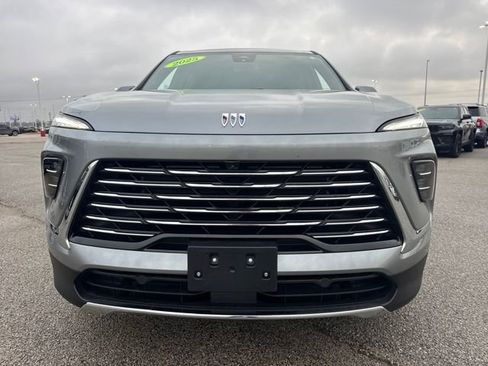 Used 2025 Buick Enclave Preferred image 9