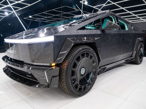 Used 2025 Tesla Cybertruck AWD Crew Cab image 8