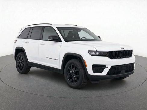 Used 2025 Jeep Grand Cherokee L Altitude AWD/4WD image 2