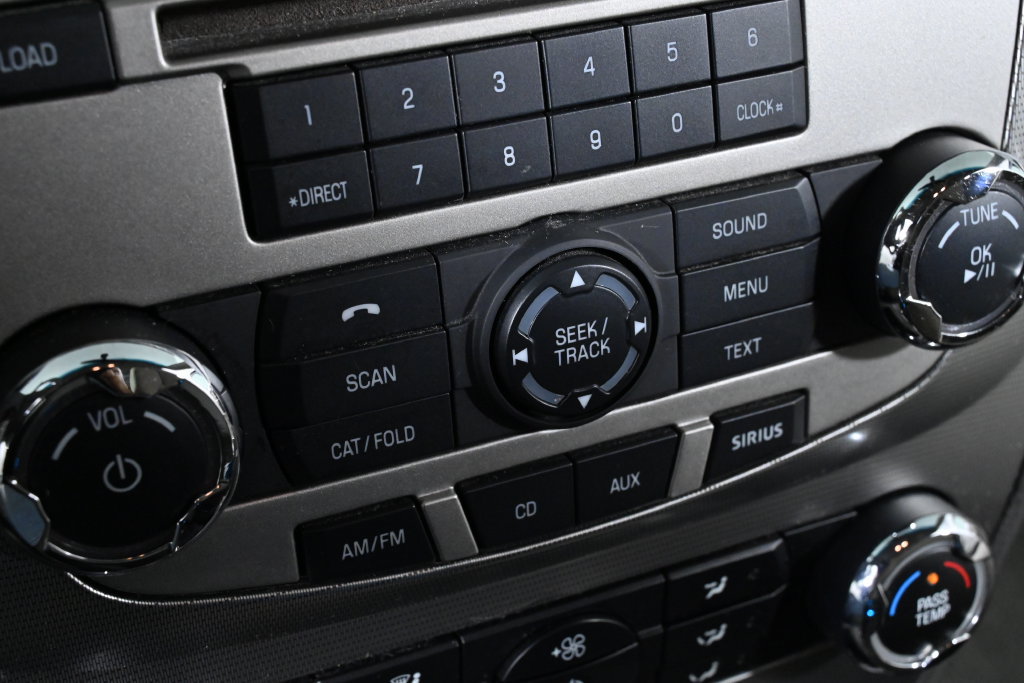Used 2010 Ford Fusion Hybrid FWD image 17