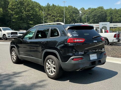 Used 2017 Jeep Cherokee Latitude w/ Cold Weather Group AWD/4WD image 4