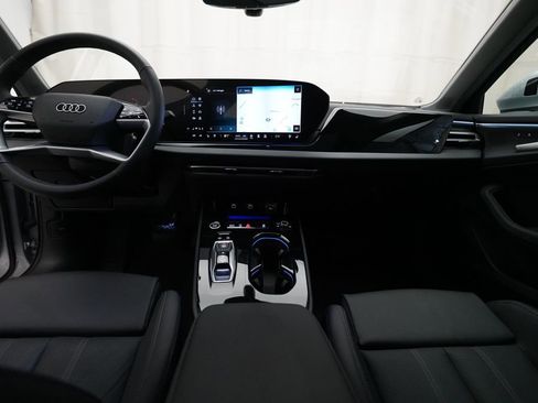 Used 2025 Audi Q5 Premium w/ Convenience Package image 5