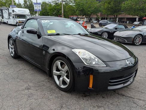 Used 2006 Nissan 350Z Touring RWD image 5