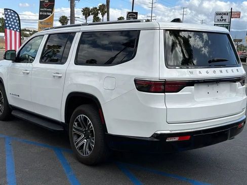Used 2024 Jeep Wagoneer L Series II w/ Flexible Seating Group AWD/4WD image 4