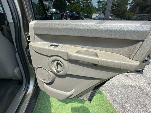 Used 2006 Jeep Commander 4WD image 18