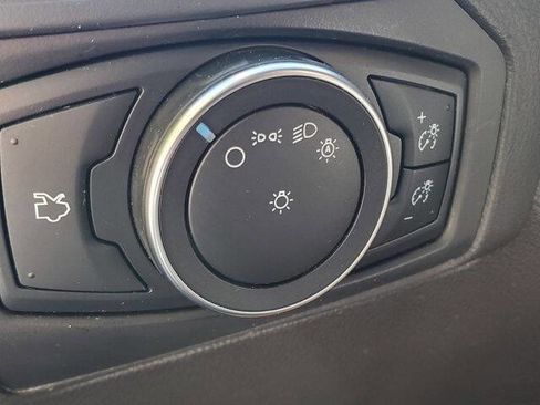 Used 2018 Ford Focus SE w/ Cold Weather Package FWD image 20