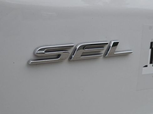 Used 2024 Ford Edge SEL AWD/4WD image 11