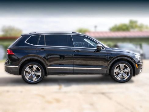 Used 2018 Volkswagen Tiguan SEL Premium image 4