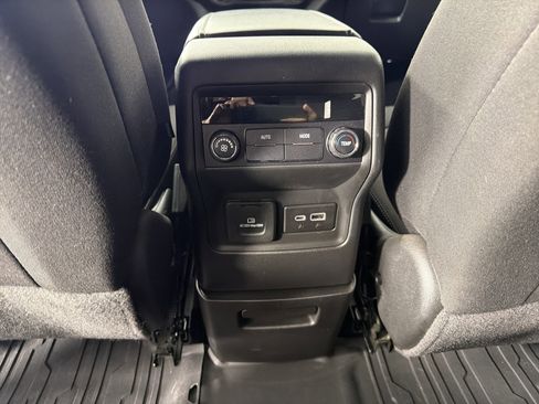 Used 2022 GMC Acadia SLE w/ Driver Convenience Package FWD image 22