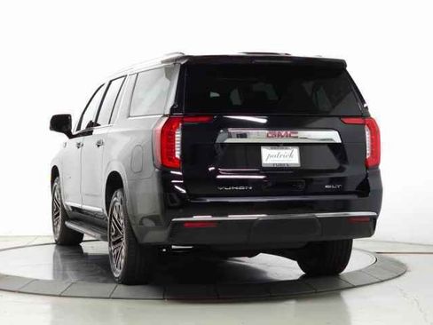 Used 2022 GMC Yukon XL SLT w/ SLT Premium Package image 6
