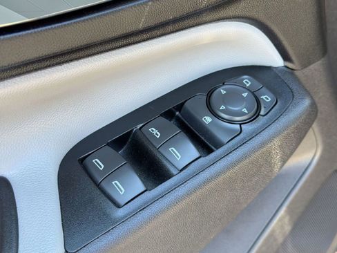 Used 2018 Chevrolet Equinox LS FWD image 20