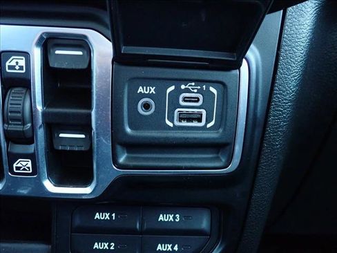 Used 2021 Jeep Gladiator Willys image 18