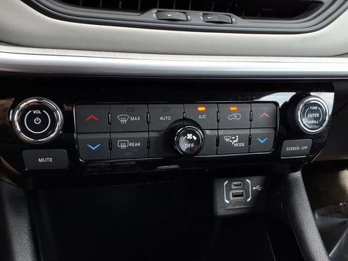 Used 2025 Jeep Compass Limited AWD/4WD image 16