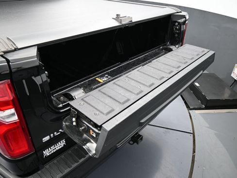 Used 2025 Chevrolet Silverado 1500 ZR2 w/ Technology Package image 54