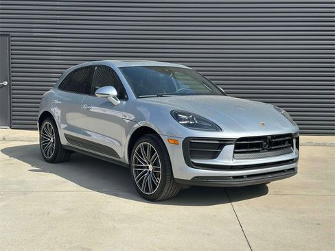 Used 2025 Porsche Macan image 9
