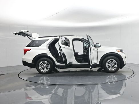 Certified 2023 Ford Explorer XLT image 5