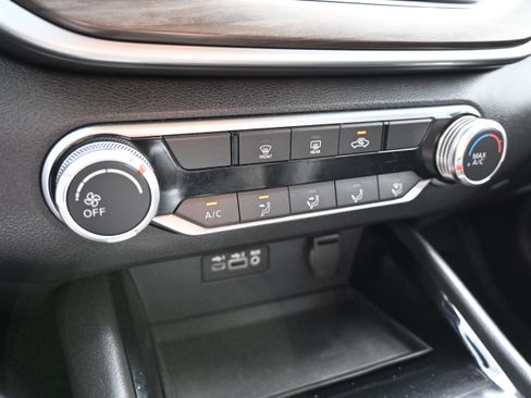 Used 2024 Nissan Altima 2.5 SV FWD image 24