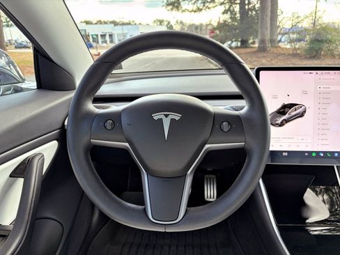 Used 2020 Tesla Model 3 Performance image 9