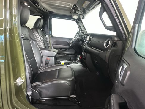 Used 2023 Jeep Wrangler Unlimited Sahara w/ Cold Weather Group AWD/4WD image 31