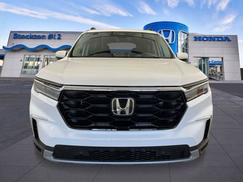 New 2025 Honda Pilot Touring image 10