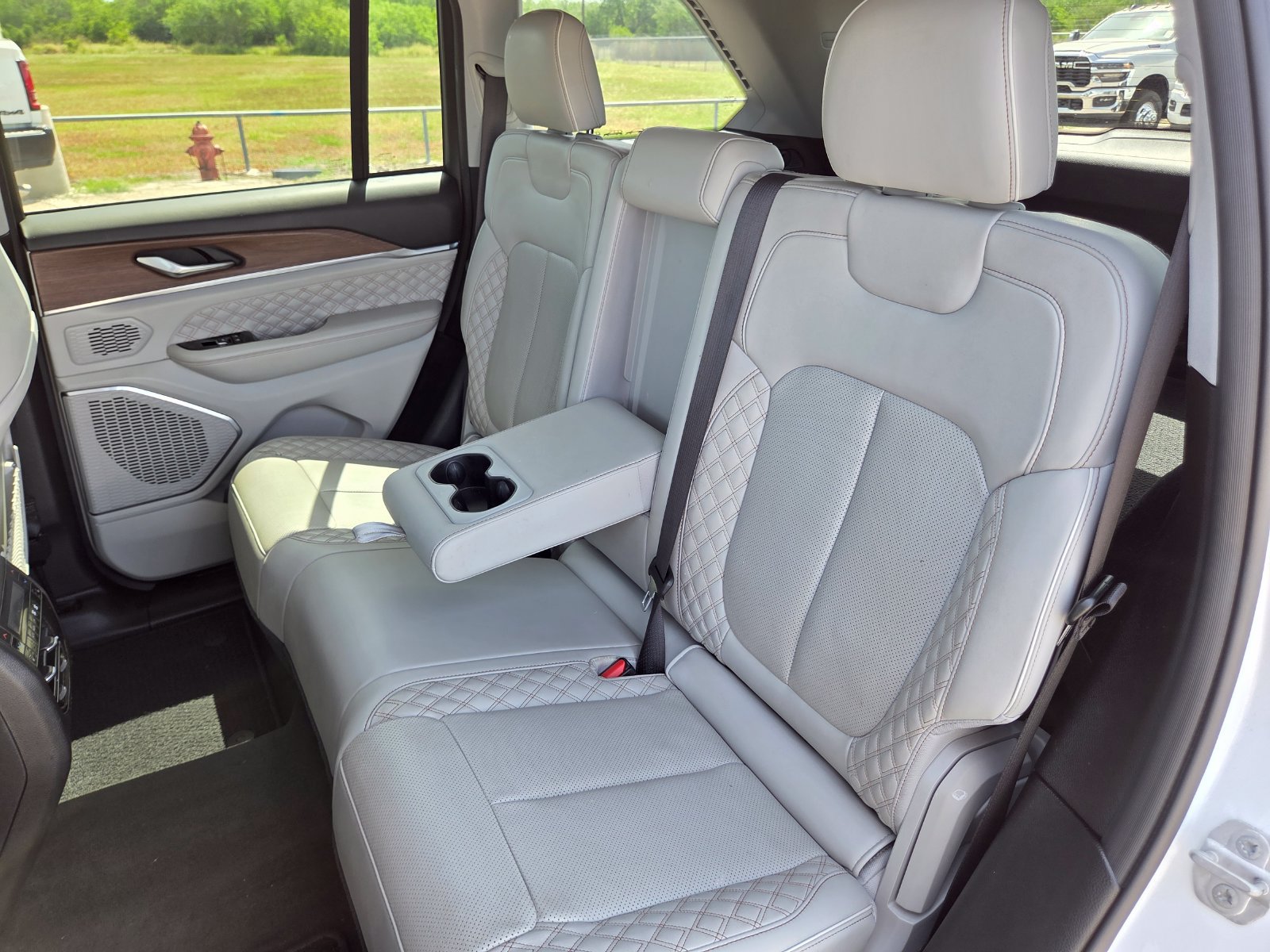 Used 2022 Jeep Grand Cherokee Summit RWD image 25