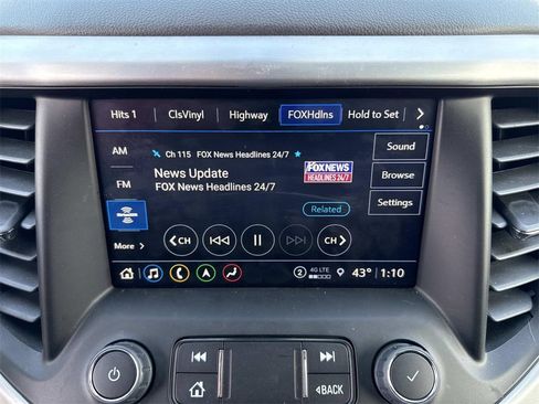 Used 2023 GMC Acadia SLT w/ Preferred Package image 18