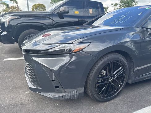 Used 2025 Toyota Camry SE image 8