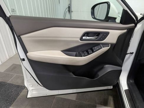 Used 2023 Nissan Rogue SL w/ SL Premium Package image 13