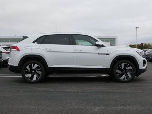 New 2026 Volkswagen Atlas Cross Sport SE AWD/4WD image 2