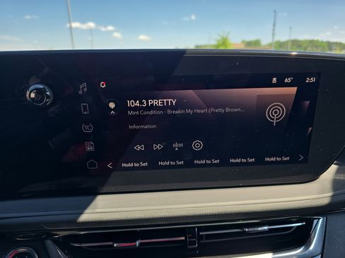 Used 2024 Buick Envista Sport Touring w/ Convenience I Package FWD image 21