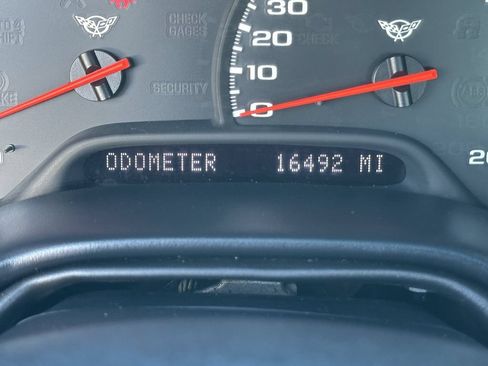 Used 2002 Chevrolet Corvette Coupe w/ Preferred Equipment Group2 RWD image 30