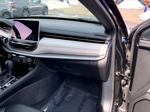 Certified 2025 Jeep Compass Limited w/ Sun & Sound Group image 17