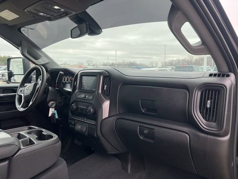 Used 2023 Chevrolet Silverado 2500 Custom w/ Custom Value Package image 16