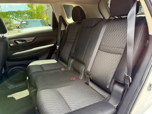 Used 2017 Nissan Rogue S w/ S Appearance Package FWD image 15