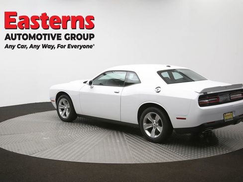 Used 2022 Dodge Challenger SXT image 61