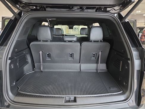 Used 2024 GMC Acadia AT4 w/ Luxury Package image 13